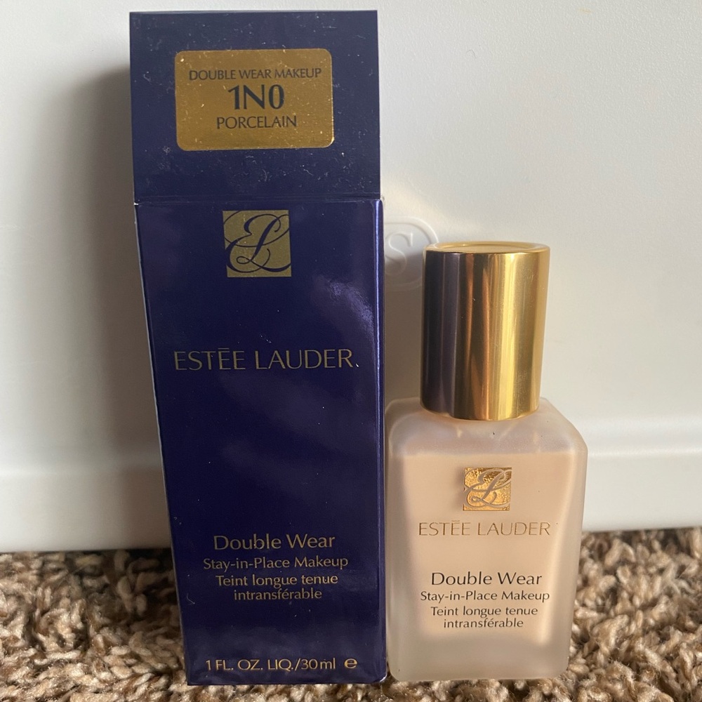 Estée Lauder - Double Wear Foundation in 1N0